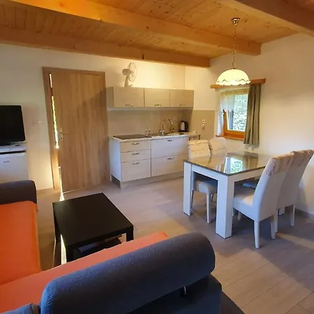 Hiska Ob Gozdu 別荘 ポルゼラ